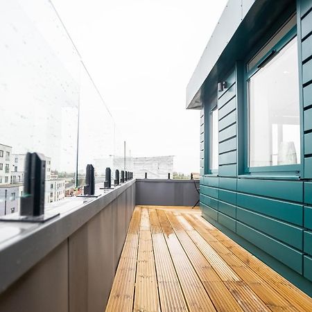 Luxe & Stylish 1 & 2 Bed Flats Near Heathrow, Legoland, & Windsor สลาว ภายนอก รูปภาพ